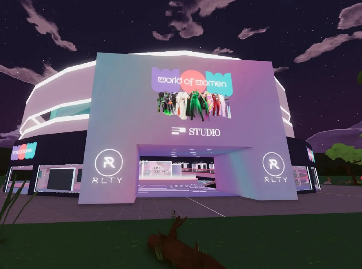 RLTY 中搭建的品牌工作室夜景